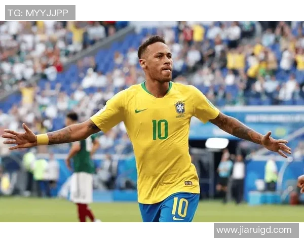 聚焦绿茵巨星深度对话全景呈现揭秘足球球星采访背后故事