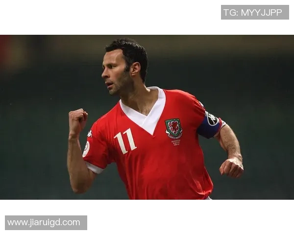 经典足球巨星回顾 从老一辈传奇球员到现代足球天王的辉煌历程